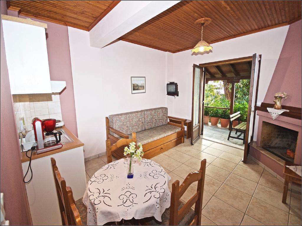 Áyios Dhimítrios Villa Aglaini מראה חיצוני תמונה